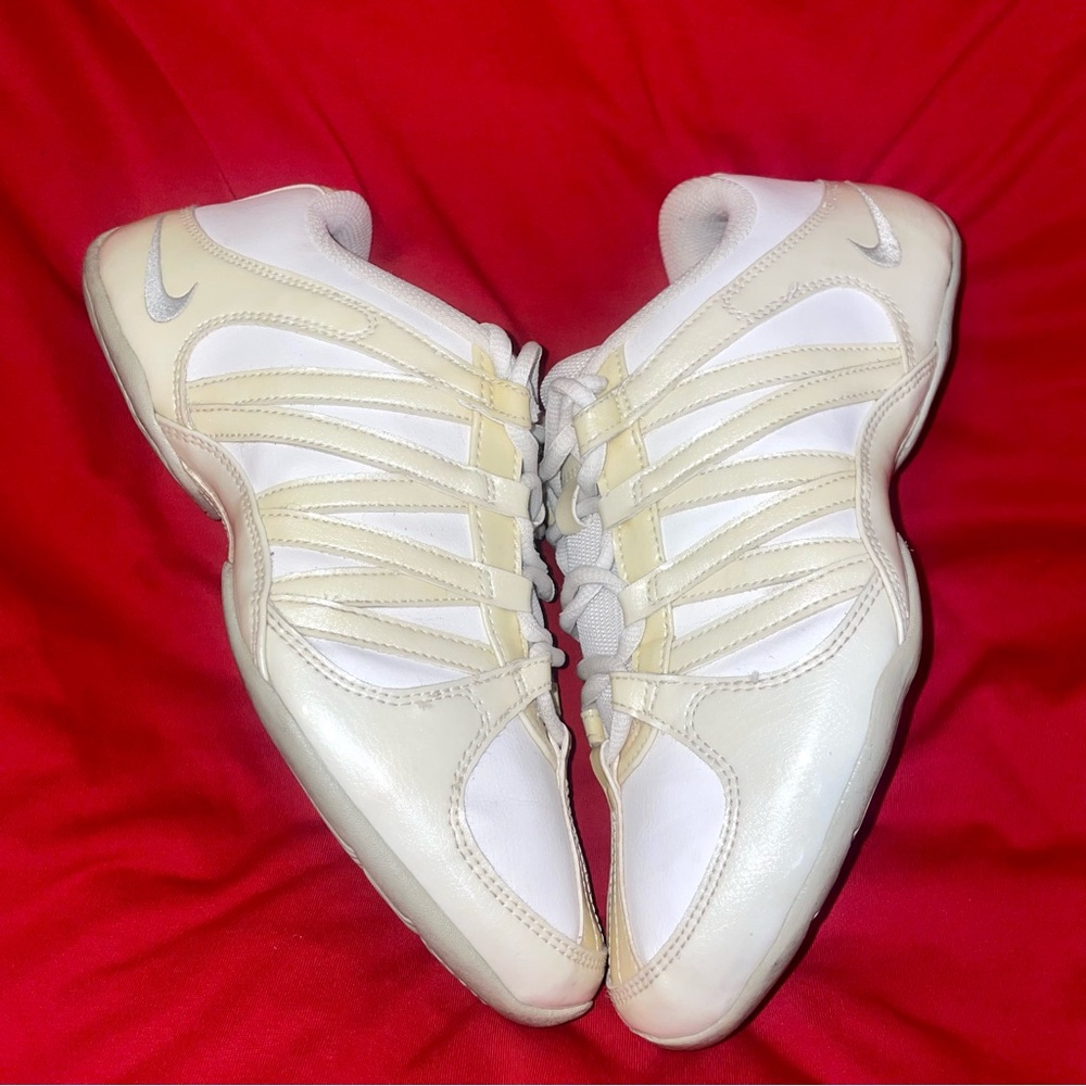 Women’s Nike Cheer Flash Shoes (7.5)